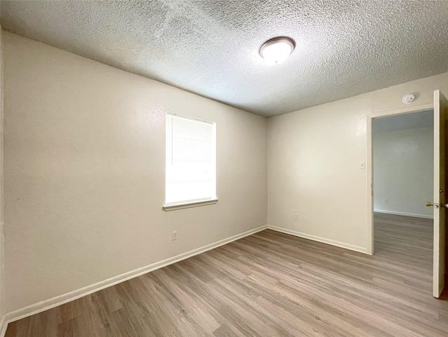 904 N Meadows DR D, Austin, TX 78758