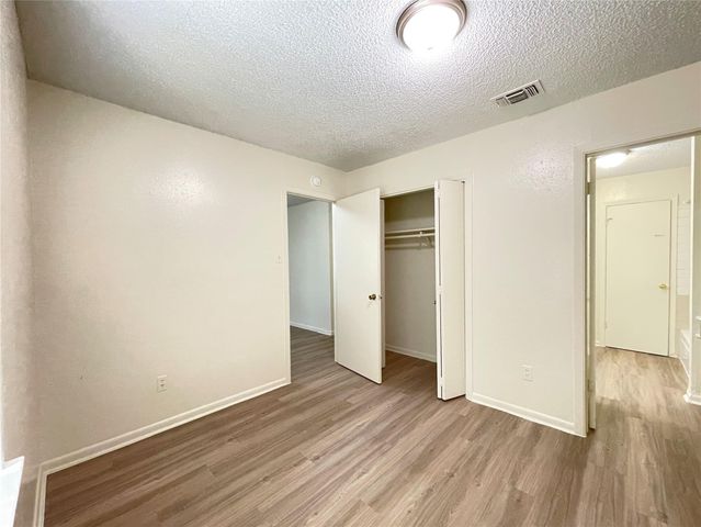 904 N Meadows DR D, Austin, TX 78758