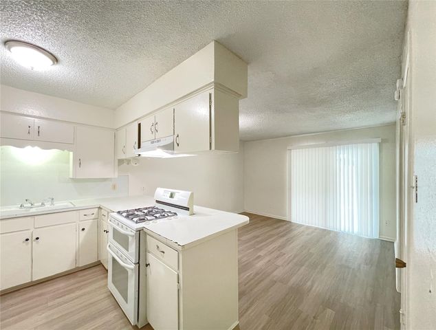 904 N Meadows DR D, Austin, TX 78758
