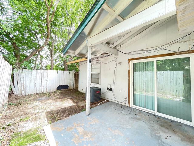 904 N Meadows DR D, Austin, TX 78758