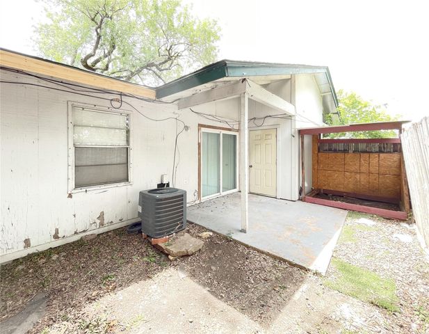 904 N Meadows DR D, Austin, TX 78758