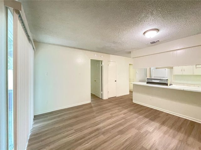 904 N Meadows DR D, Austin, TX 78758