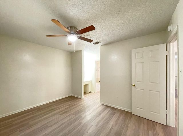904 N Meadows DR D, Austin, TX 78758