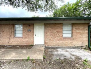 904 N Meadows DR D, Austin, TX 78758