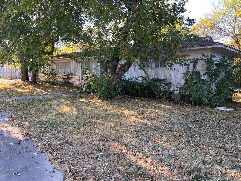 107 W Elm, Alvarado, TX 76009 — exterior