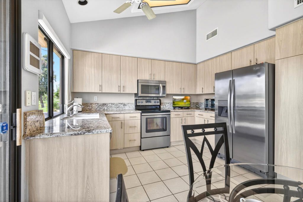 Image 6 of property listing at 39228 Gladiolus Lane, Palm Desert, CA 92211