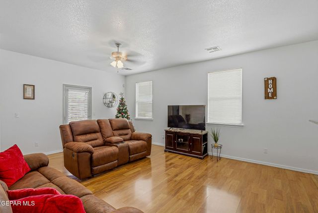 13135 Kestrel Avenue, El Paso, TX 79928