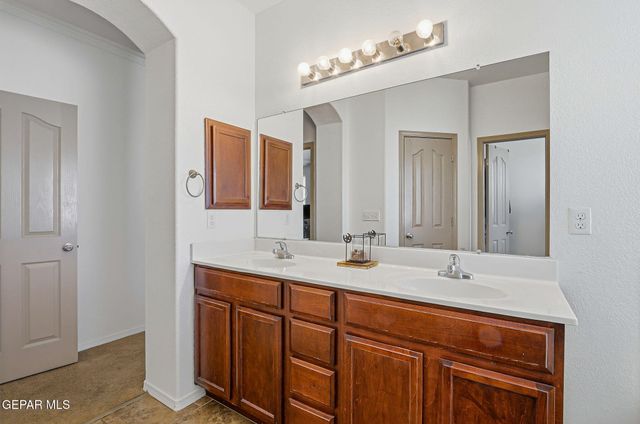 13135 Kestrel Avenue, El Paso, TX 79928