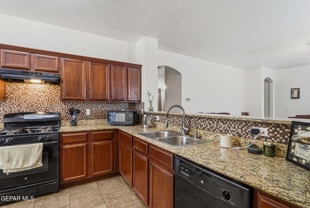 13135 Kestrel Avenue, El Paso, TX 79928