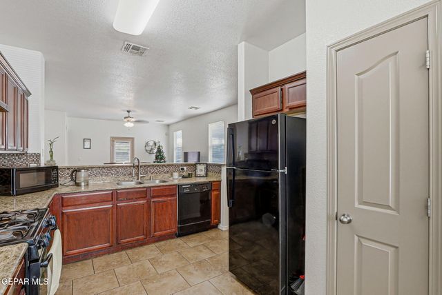 13135 Kestrel Avenue, El Paso, TX 79928