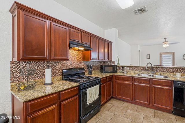 13135 Kestrel Avenue, El Paso, TX 79928