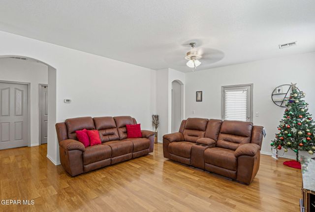 13135 Kestrel Avenue, El Paso, TX 79928