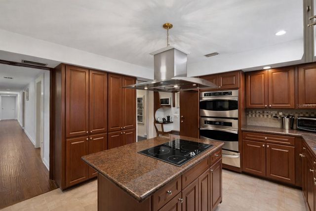 708 WARREN ROAD, Lutz, FL 33548