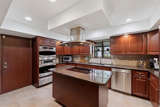 708 WARREN ROAD, Lutz, FL 33548