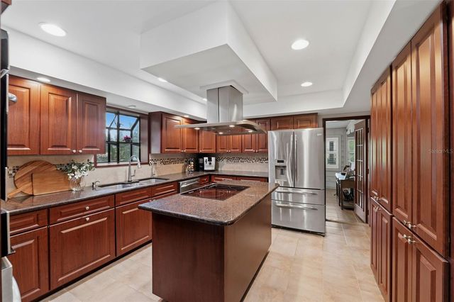 708 WARREN ROAD, Lutz, FL 33548