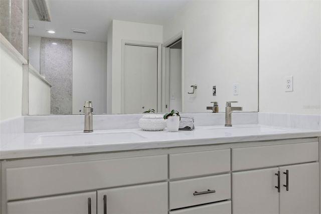 708 WARREN ROAD, Lutz, FL 33548