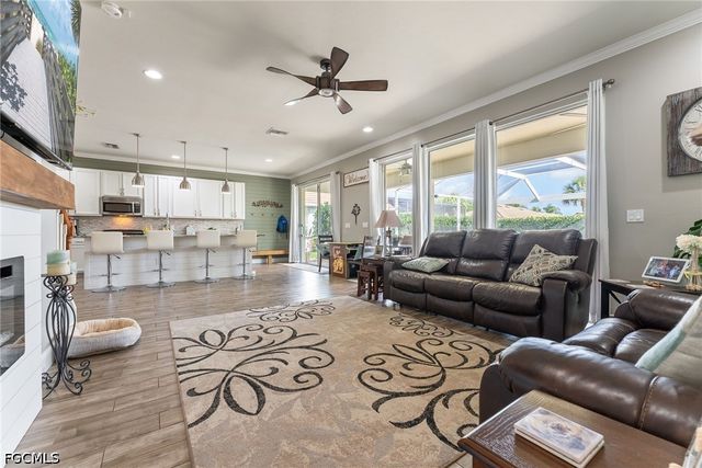 2489 Sutherland CT, Cape Coral, FL 33991