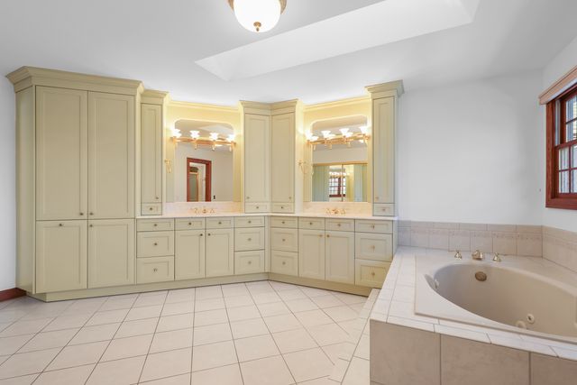 4143 Three Lakes Court, Long Grove, IL 60047