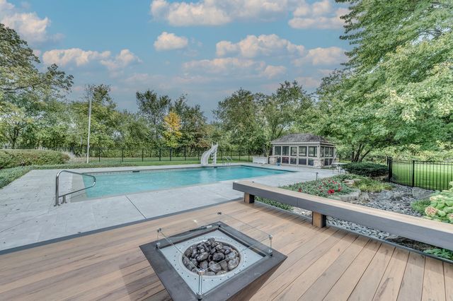 4143 Three Lakes Court, Long Grove, IL 60047