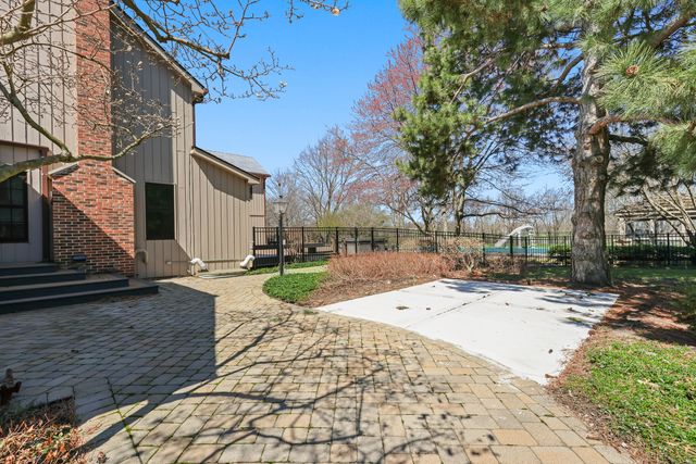 4143 Three Lakes Court, Long Grove, IL 60047