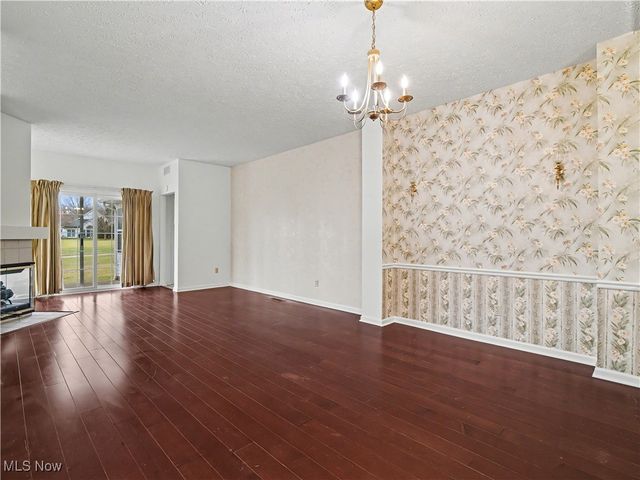 385 Vista Circle, North Olmsted, OH 44070