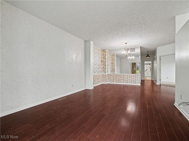 385 Vista Circle, North Olmsted, OH 44070