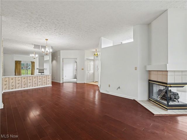 385 Vista Circle, North Olmsted, OH 44070