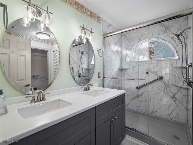 385 Vista Circle, North Olmsted, OH 44070