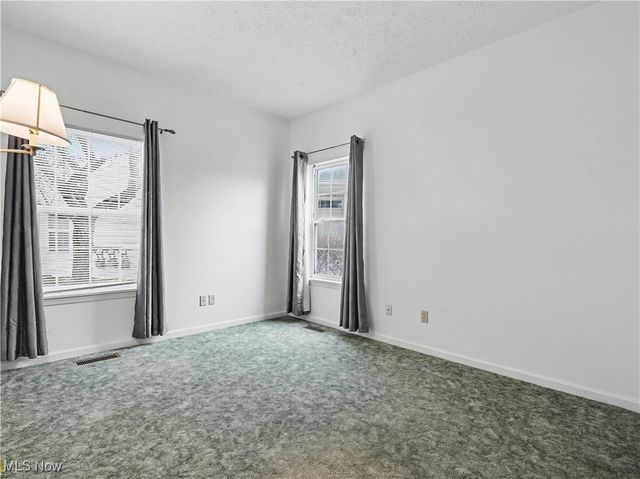 385 Vista Circle, North Olmsted, OH 44070