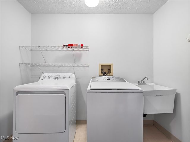 385 Vista Circle, North Olmsted, OH 44070