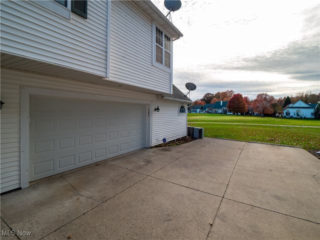 385 Vista Circle, North Olmsted, OH 44070