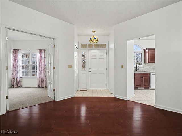 385 Vista Circle, North Olmsted, OH 44070