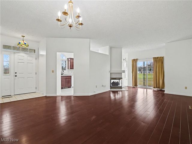 385 Vista Circle, North Olmsted, OH 44070