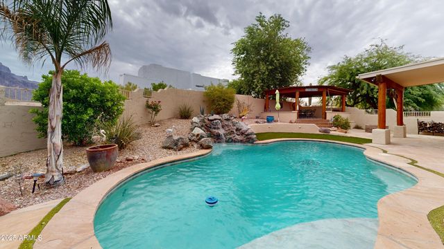 463 N MOUNTAIN VIEW Road, Apache Junction, AZ 85119