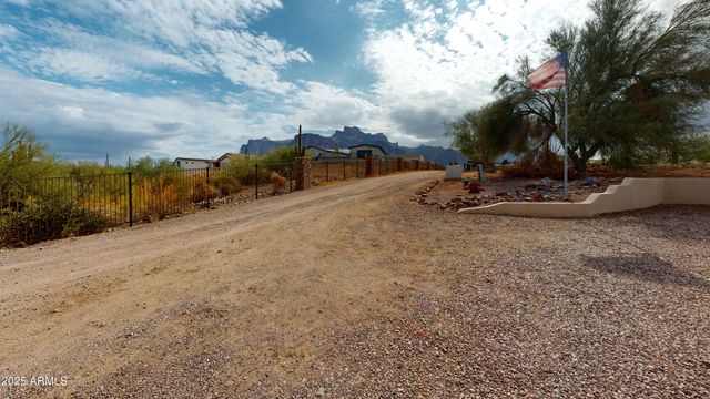 463 N MOUNTAIN VIEW Road, Apache Junction, AZ 85119