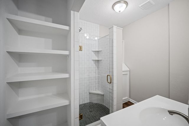 909 King Street, Houston, TX 77022