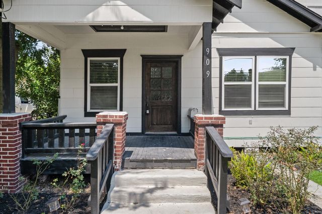 909 King Street, Houston, TX 77022