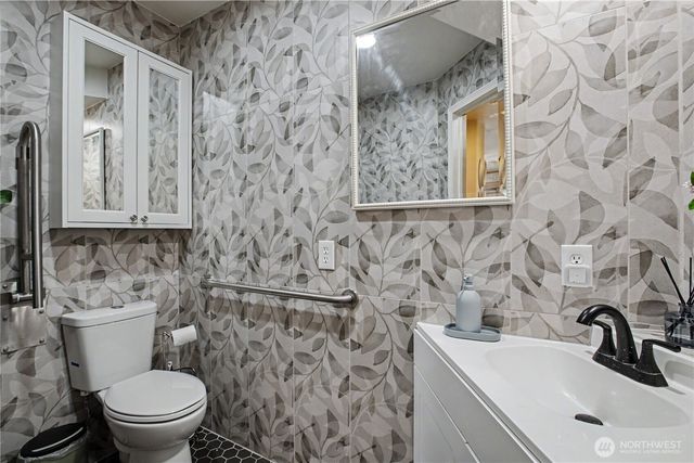 417 SW 353rd Street, Federal Way, WA 98023