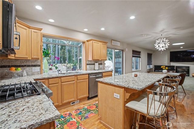 417 SW 353rd Street, Federal Way, WA 98023