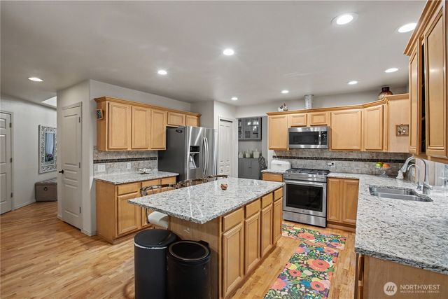 417 SW 353rd Street, Federal Way, WA 98023