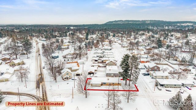 201 Cleveland Avenue, Kingsford, MI 49802