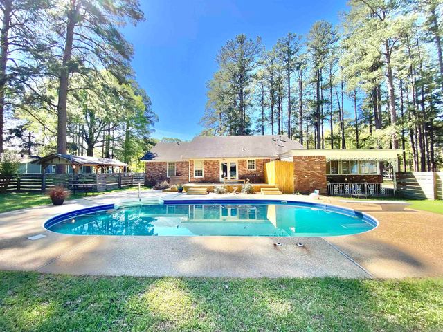 1612 W 4th Street, Fordyce, AR 71742