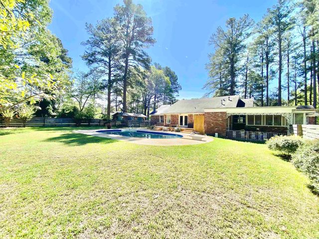 1612 W 4th Street, Fordyce, AR 71742