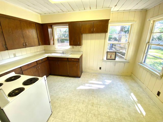 1612 W 4th Street, Fordyce, AR 71742