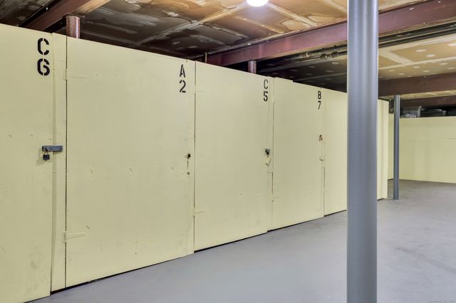 38 Rambling Brook Lane APT A2, Glastonbury, CT 06033