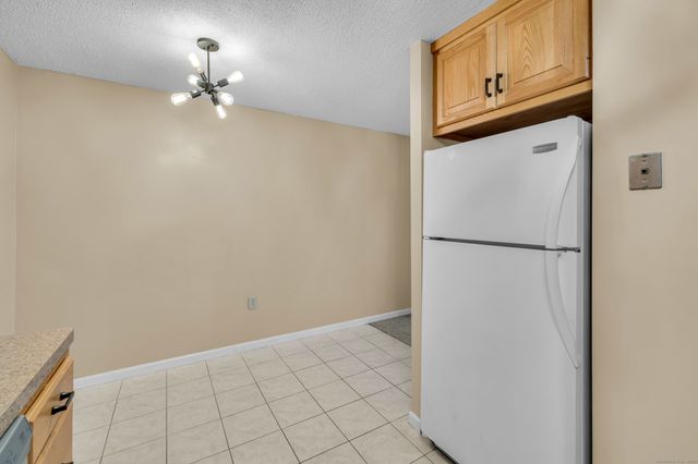 38 Rambling Brook Lane APT A2, Glastonbury, CT 06033