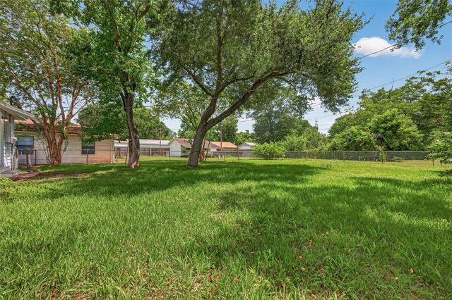 1213 Allen Street, Rosenberg, TX 77471
