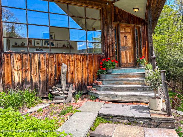 14 Lions Way, Woodstock, NY 12409