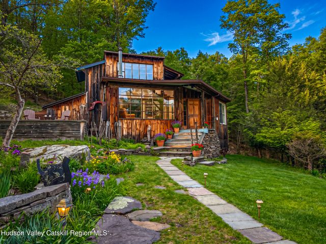 14 Lions Way, Woodstock, NY 12409