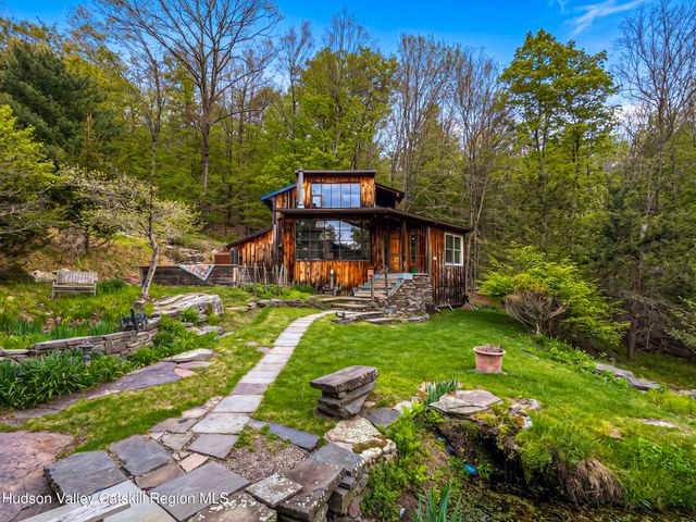 14 Lions Way, Woodstock, NY 12409